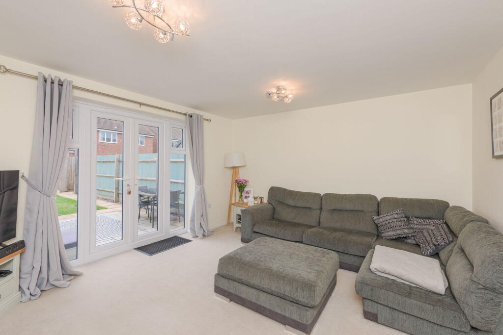 Collis Close, Burntwood photo 4