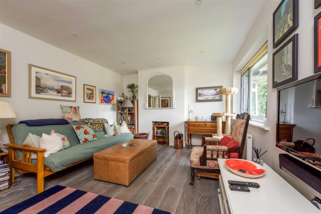 Apartment in Twickenham - View 3