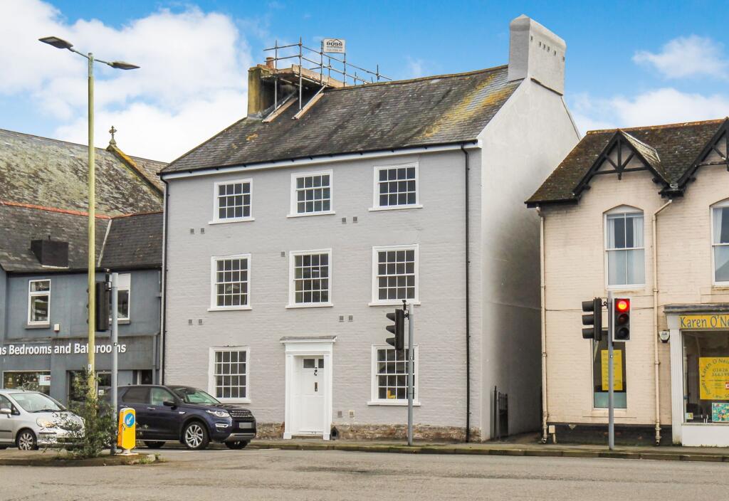 2-bed flat on Wolborough Street, Newton Abbot, £145,000