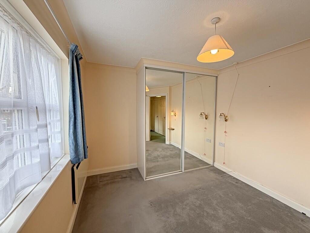 Apartment in Horsham, Billingshurst - More