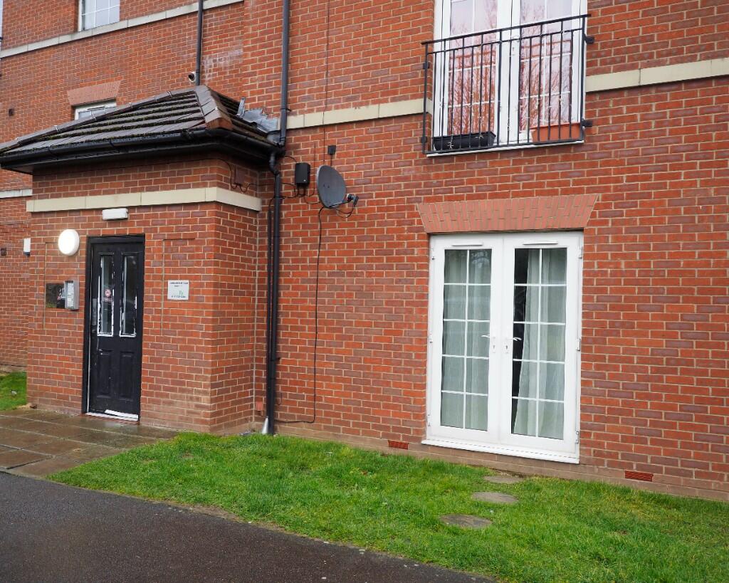 2-bed flat on Lambwath Hall Court, Hull, HU7, £72,000