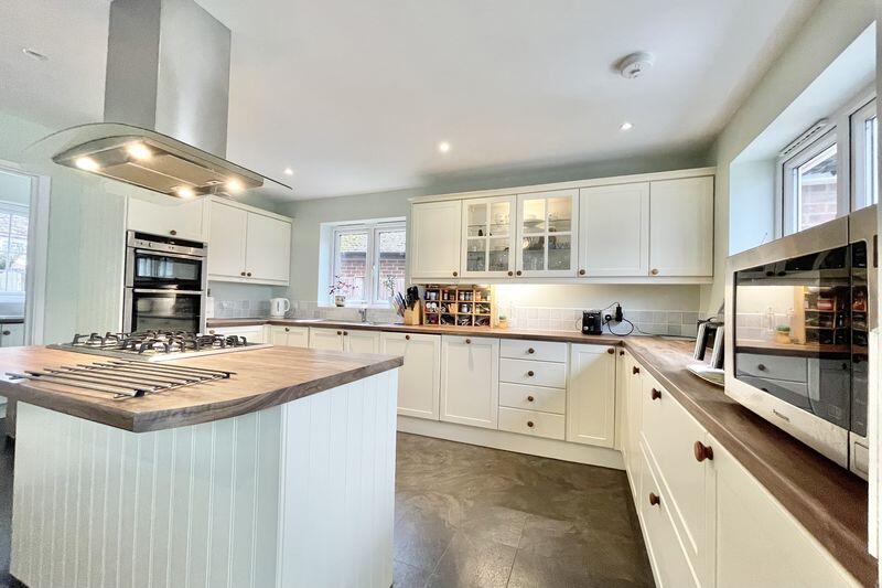 Telegraph Lane, Esher - More