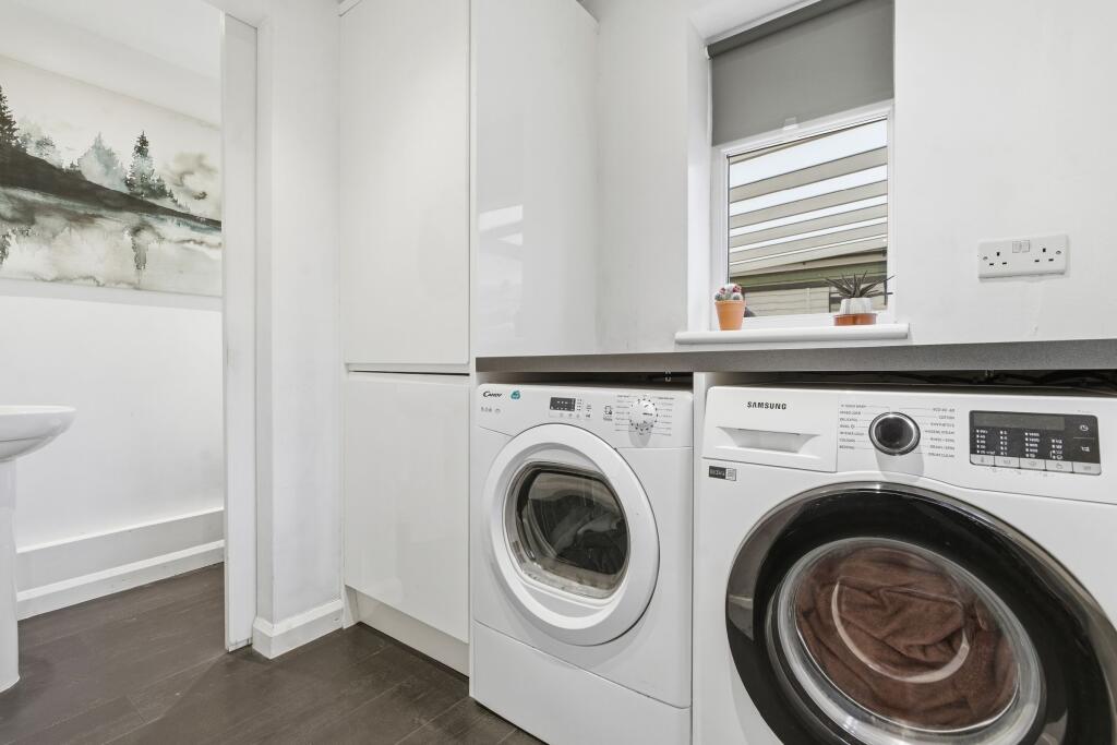 House in Weston-super-Mare, Whitecross Village - More