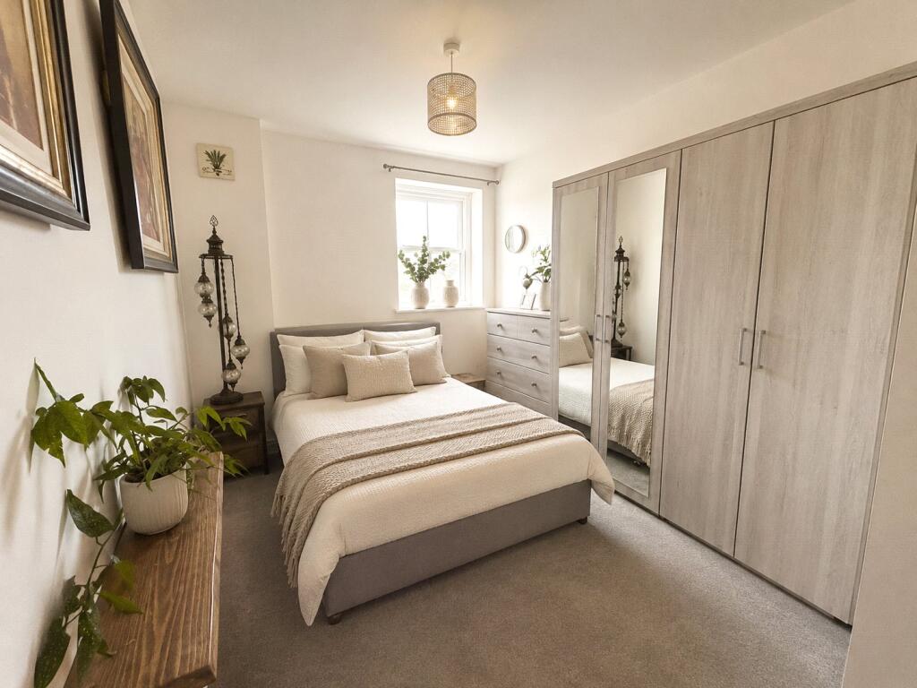 Apartment in Torquay - More