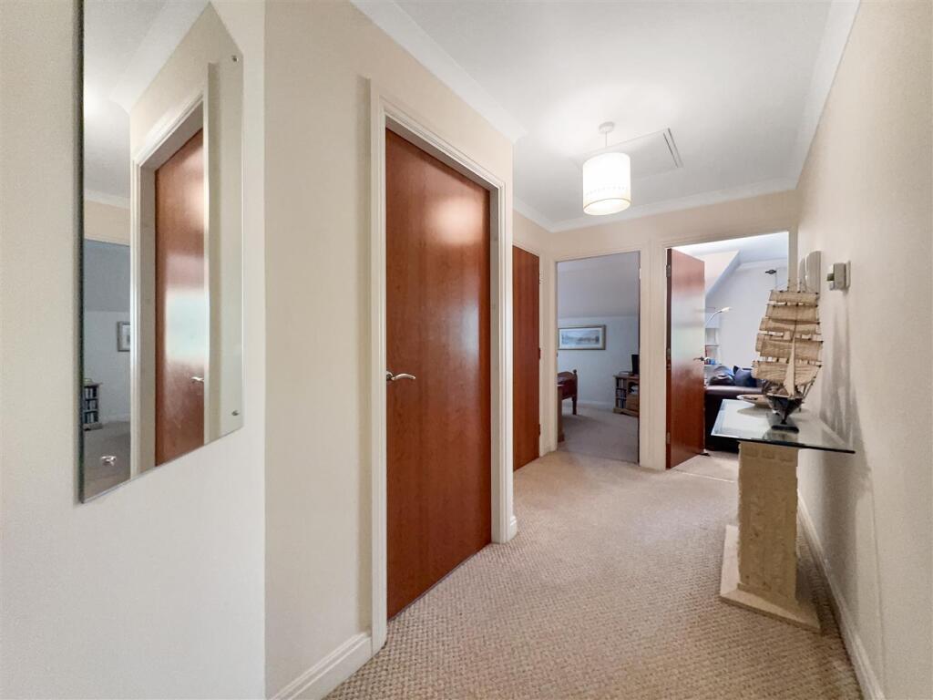 Apartment in Blaby, Narborough - View 2