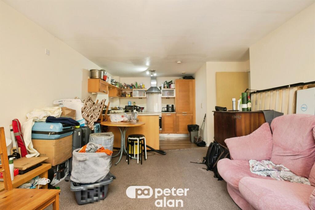 Apartment in Cardiff, Cathays - View 4