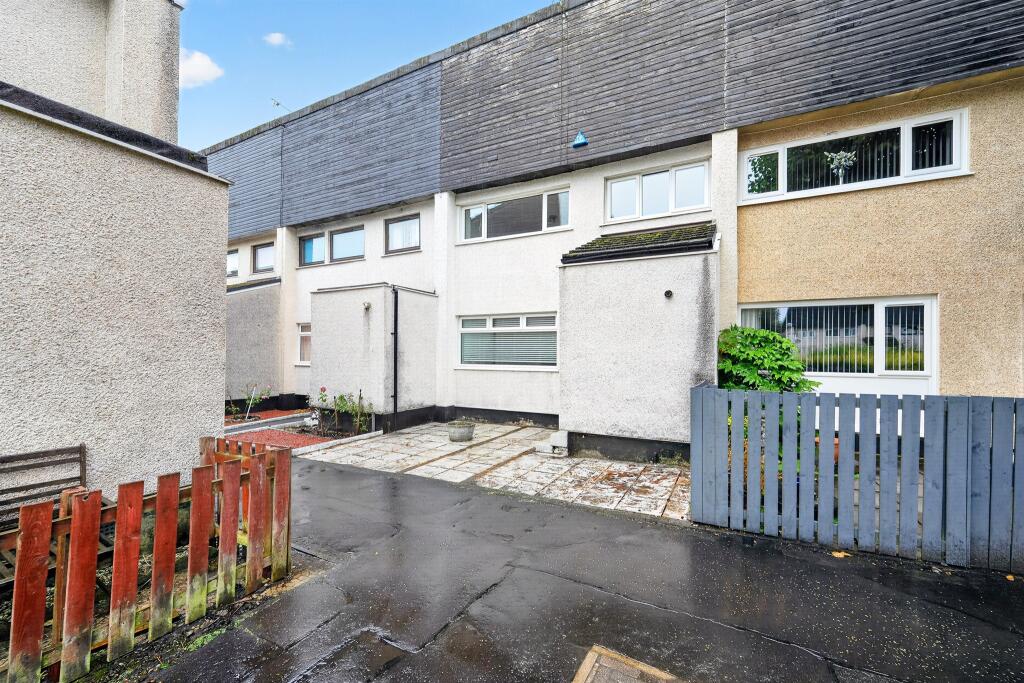 Main image of property: Kirkhill, Kilwinning