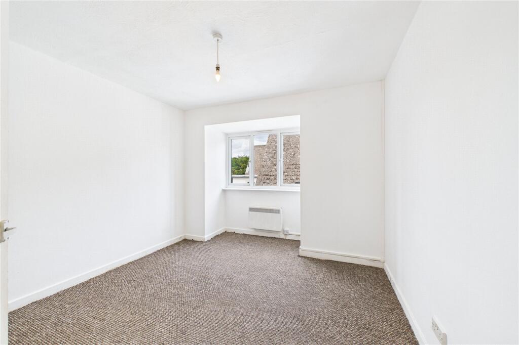 Apartment in Crawley, West Sussex - View 5