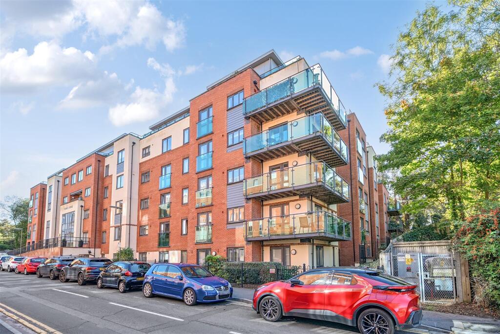 1-bed other on Stokes Lodge, Camberley, £200,000