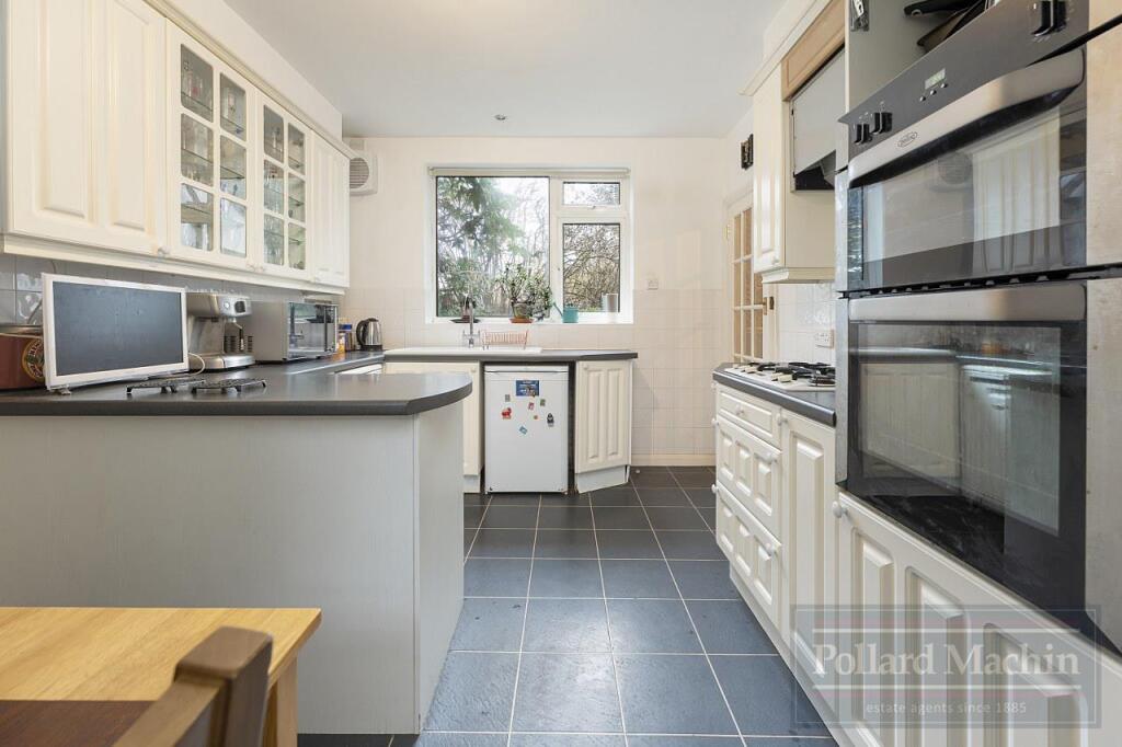 House in Croydon - View 5