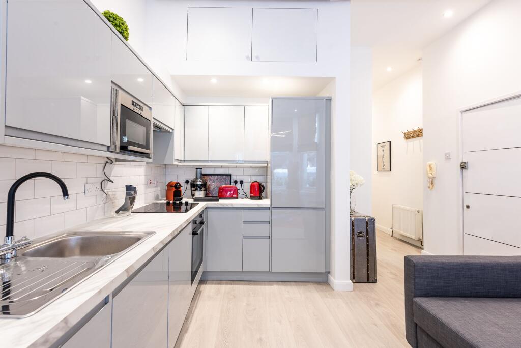 Apartment in London, Royal Borough of Kensington and Chelsea - View 3