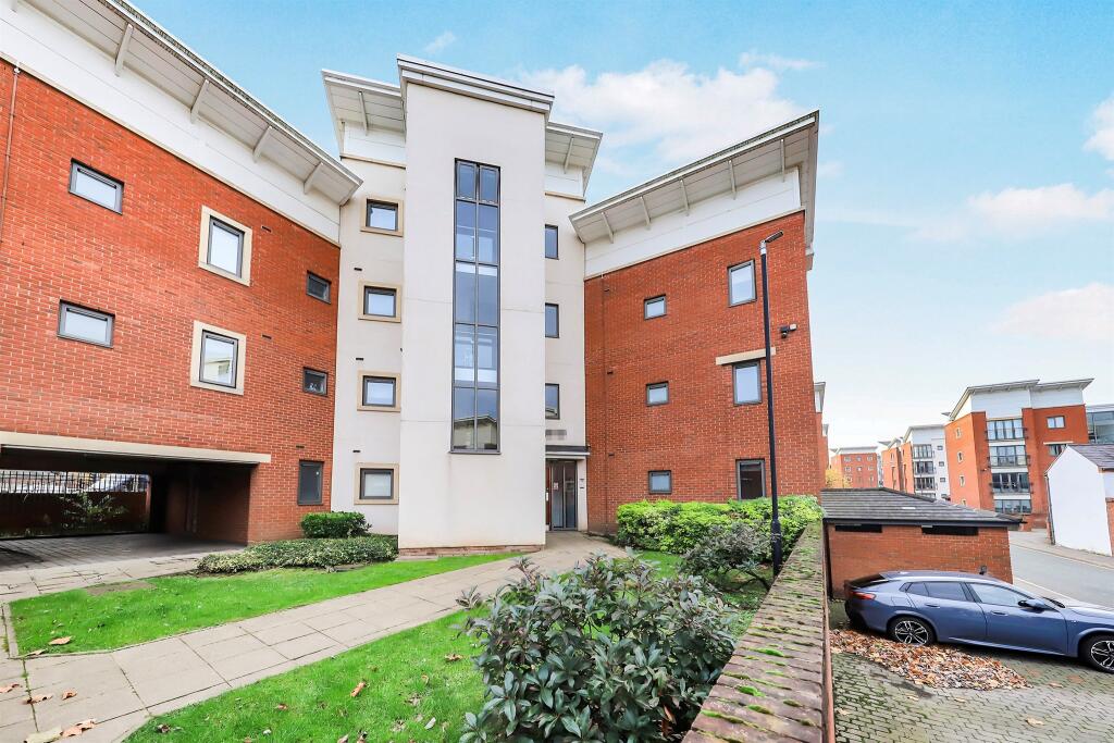 2-bed flat on Albion Street, City Centre, Wolverhampton, £130,000