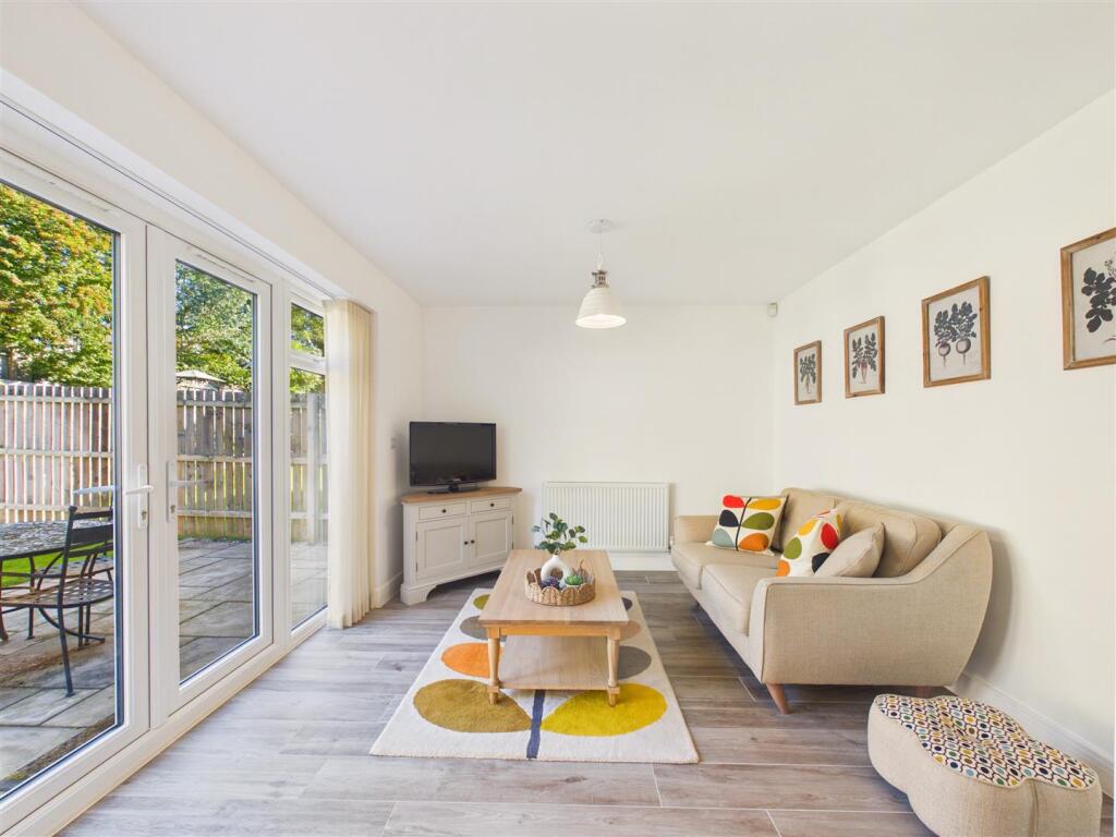 House in Hull - View 5