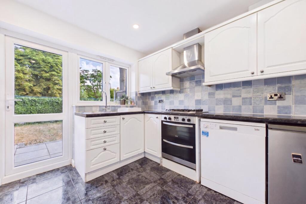 House in Maidenhead, Fishery - View 4