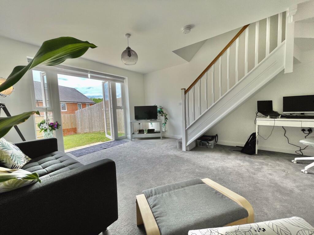 Chinchen Close, East Cowes, PO32 photo 2