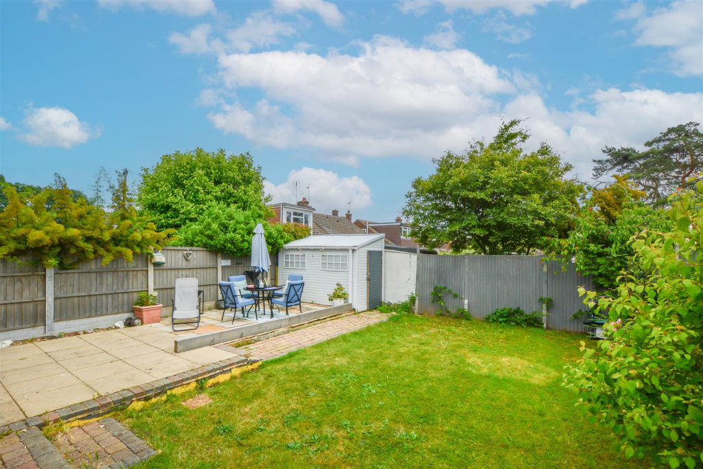 Victors Crescent, Hutton, Brentwood photo 2