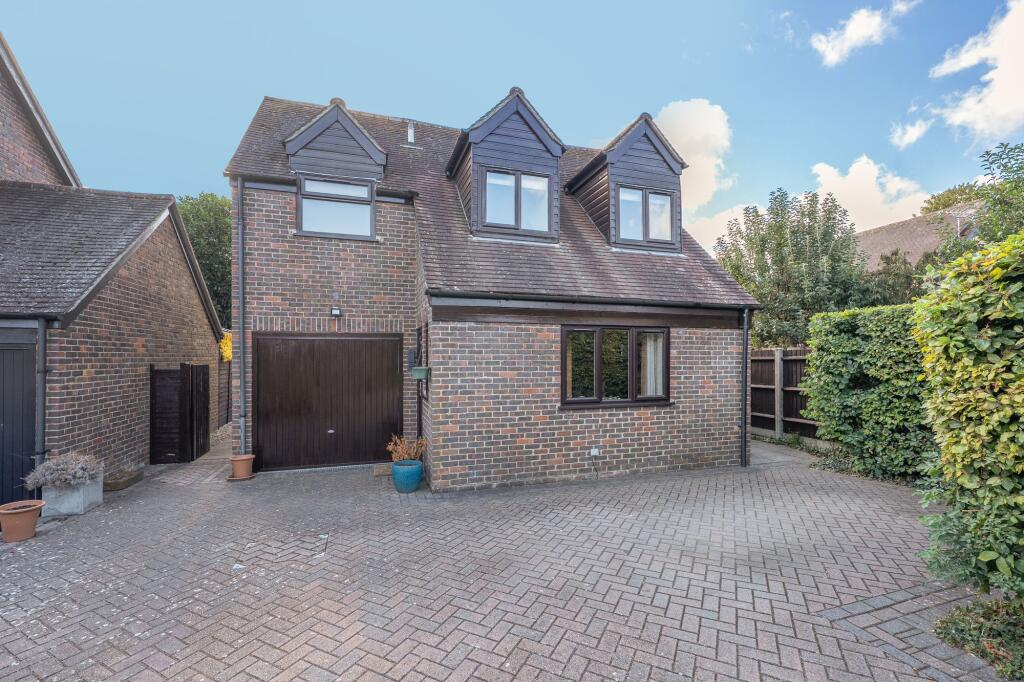 3-bed detached on Angel Meadows, Odiham, RG29, £595,000