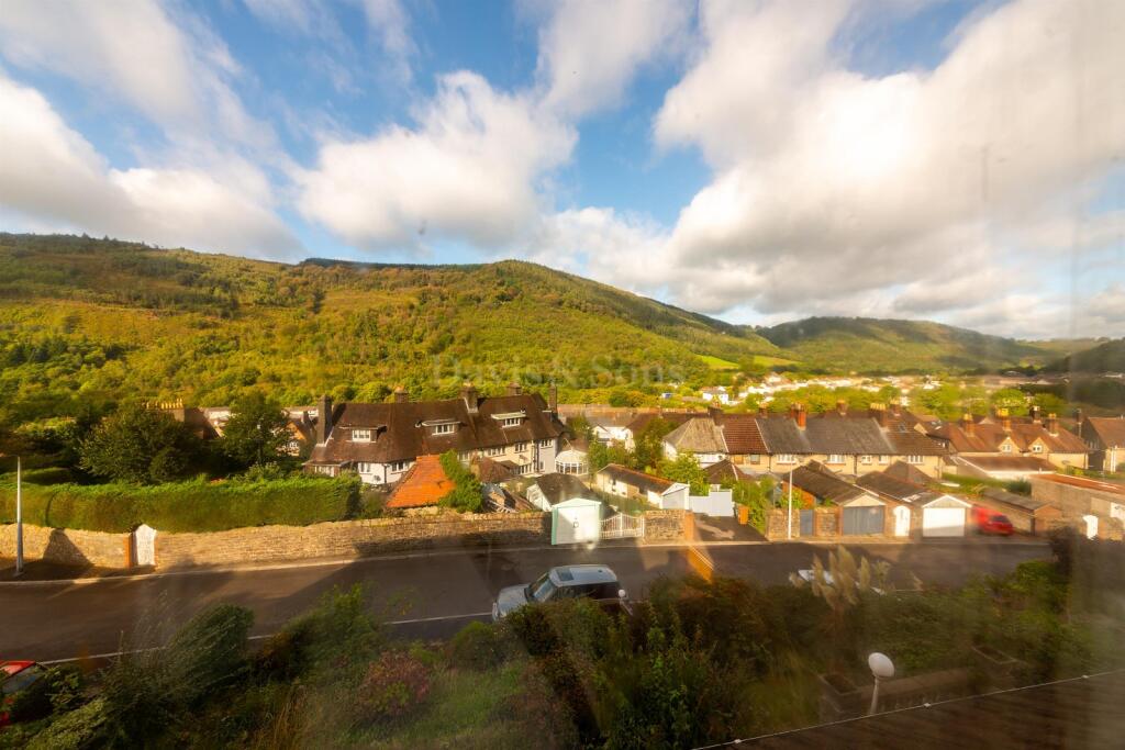 House in Crosskeys, Caerphilly - View 4
