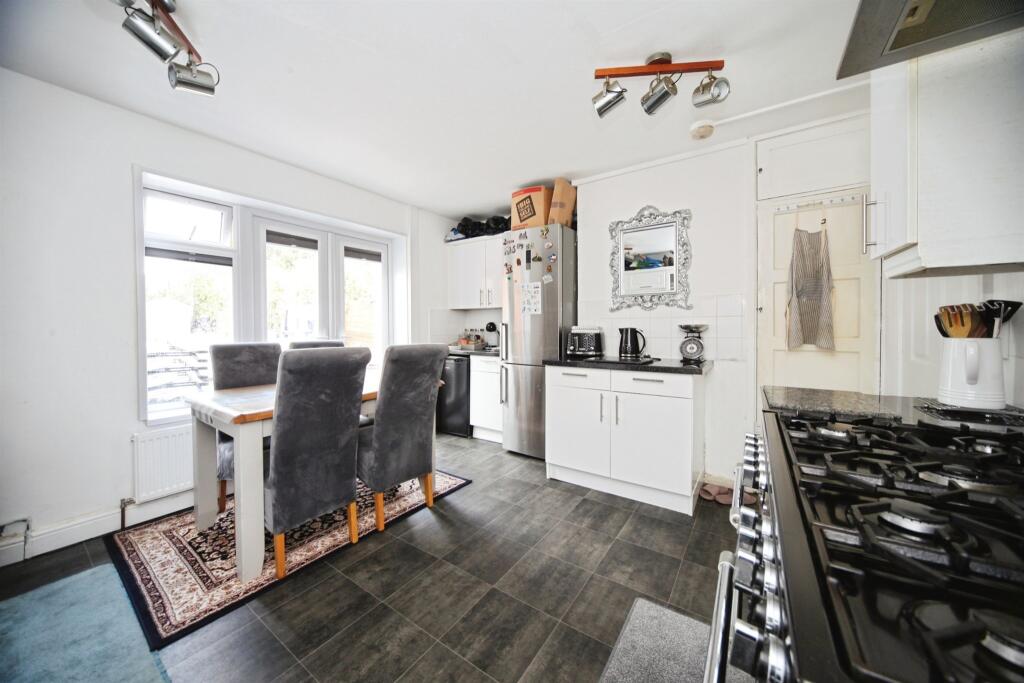 House in Luton - View 5