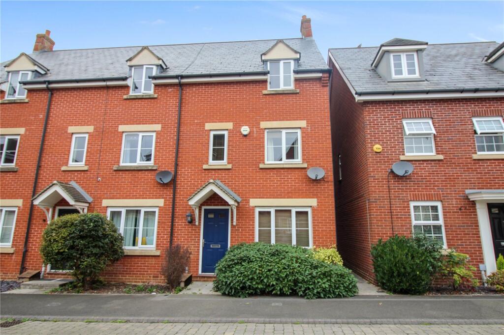3-bed terraced on Birkdale Close, Swindon, Wiltshire, SN25, £299,950