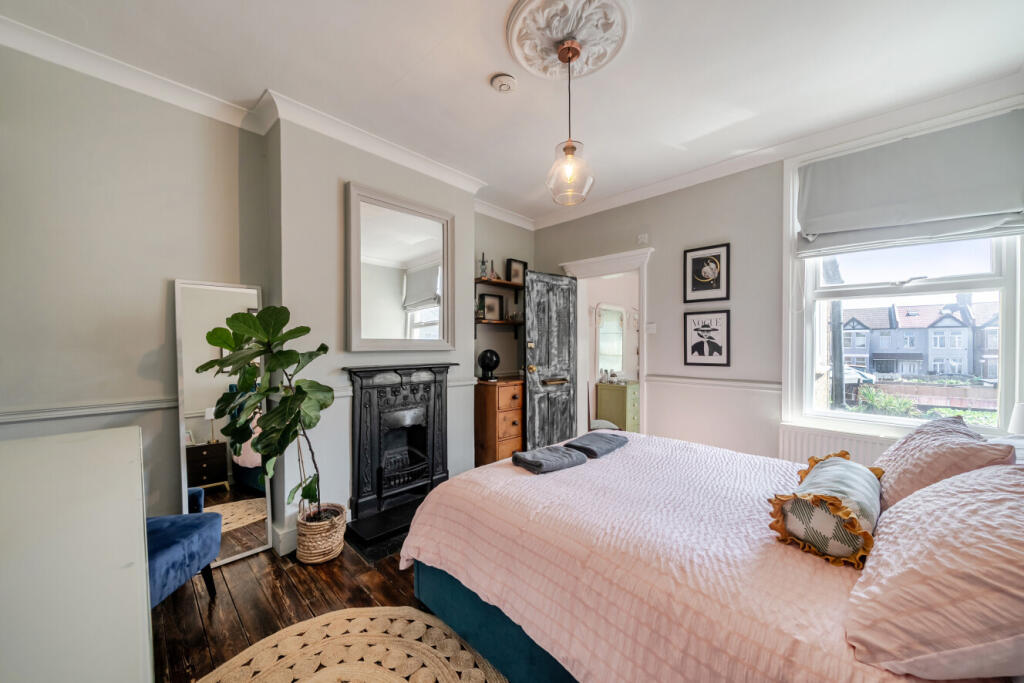 House in London, Lonesome, Mitcham - More