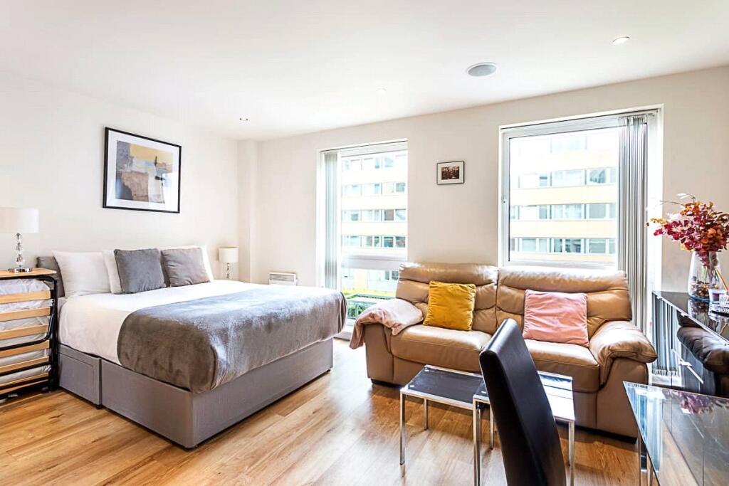 Studio flat for rent