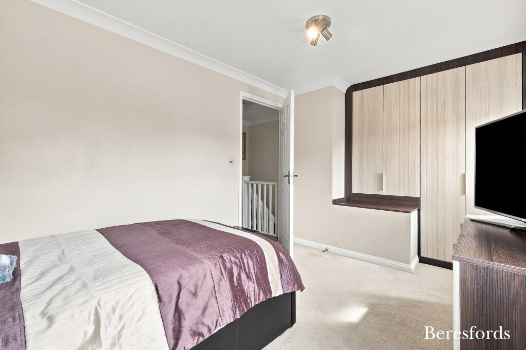 House in Romford - More