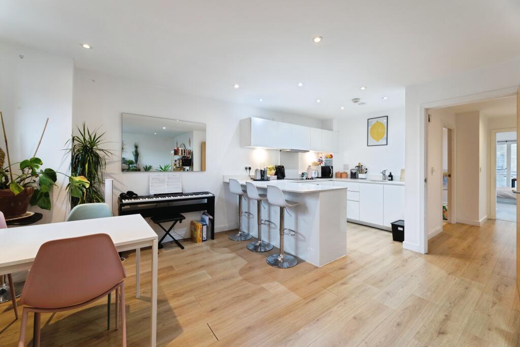 Apartment in London, Caspian Wharf, Poplar - View 3