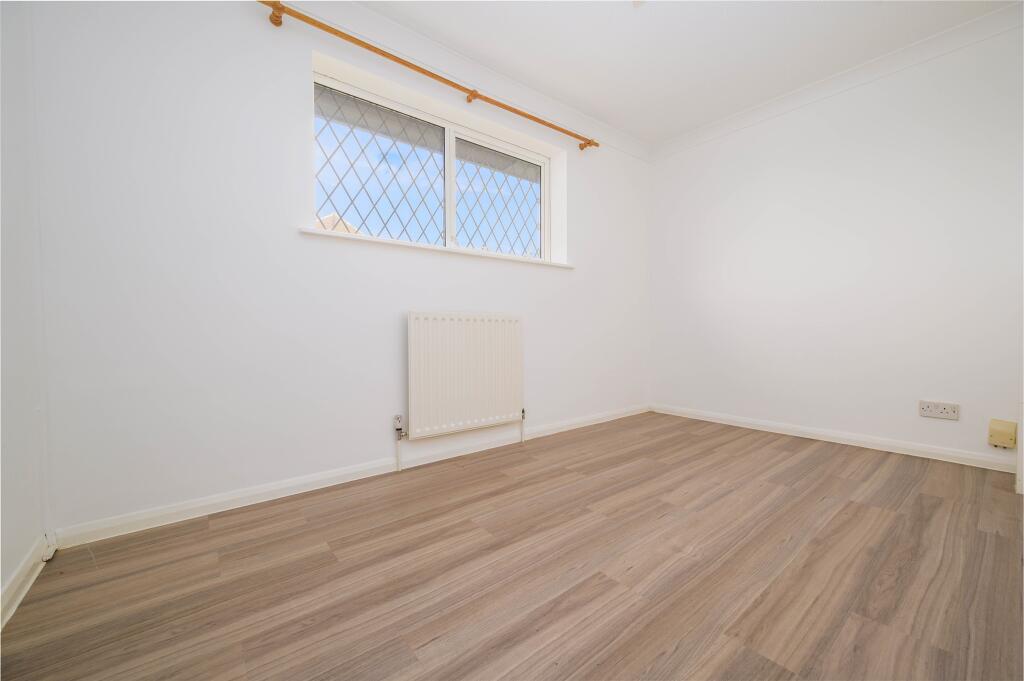 House in Kettering, North Northamptonshire - More