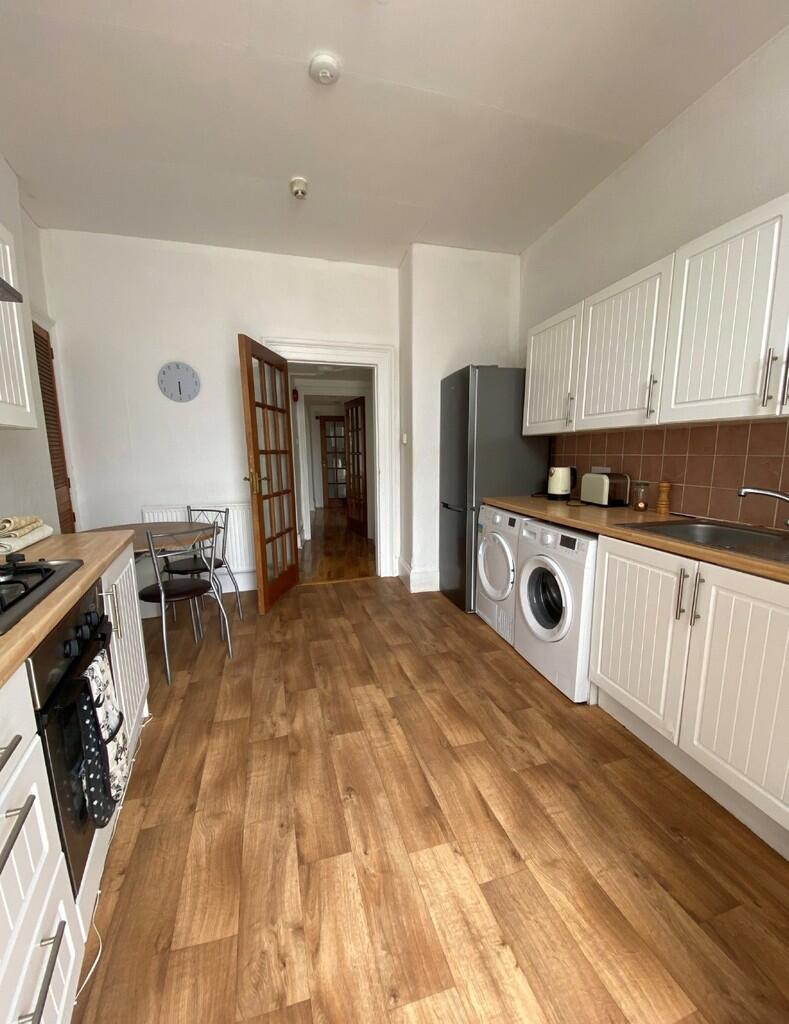 North Hill, Plymouth. 3 double bedroom Maisonette. photo 4