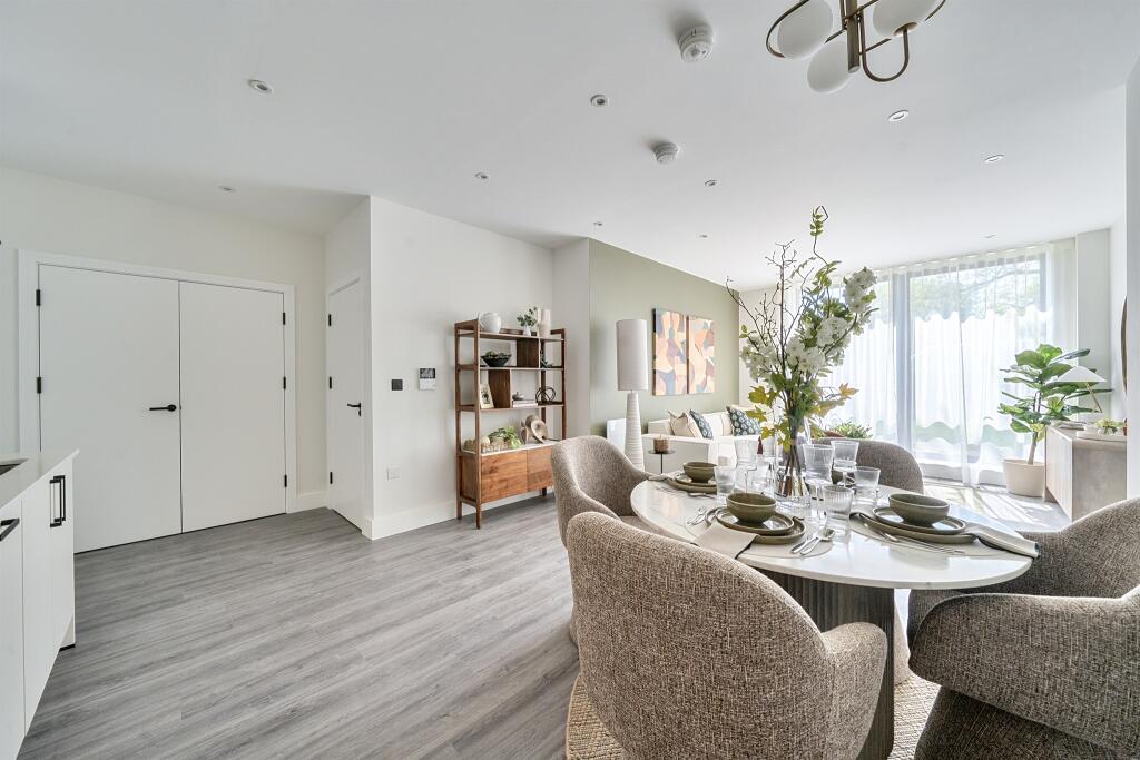 Apartment in Maidenhead, Furze Platt - View 5