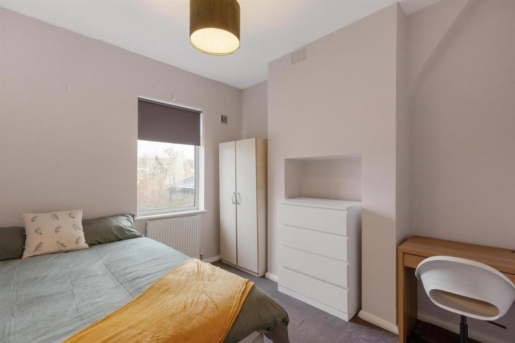 5 bedroom terraced house for rent