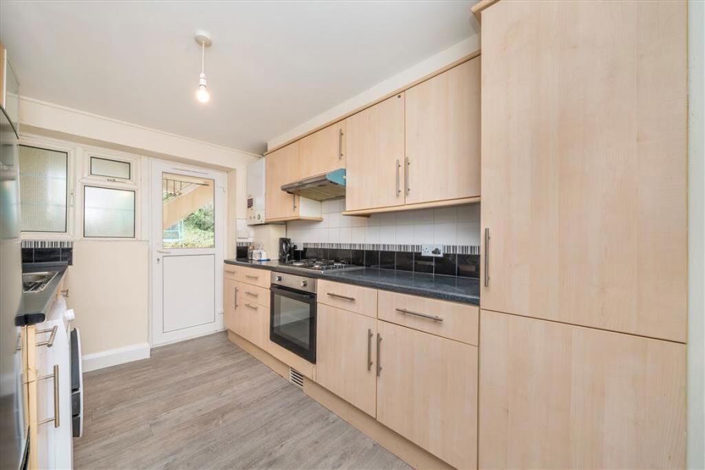 Apartment in London - View 5