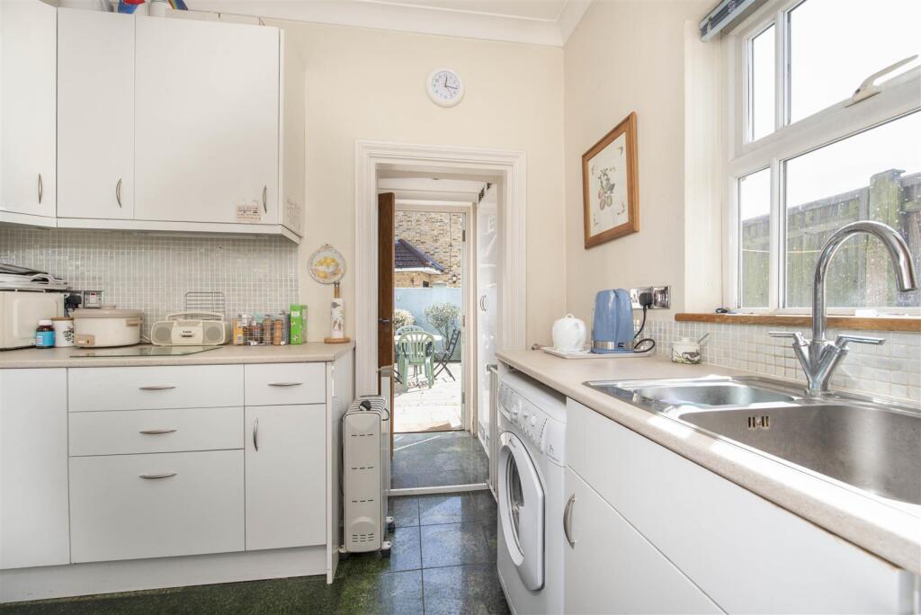 House in Twickenham - View 4