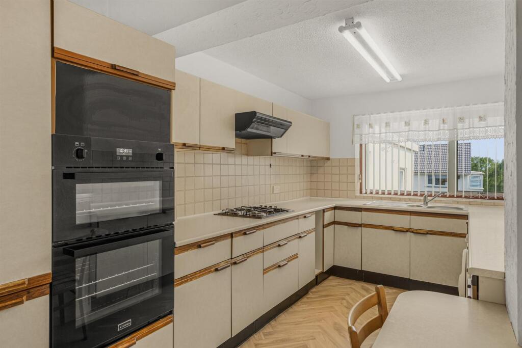 Thornhill Close, Upper Cwmbran, Cwmbran photo 4