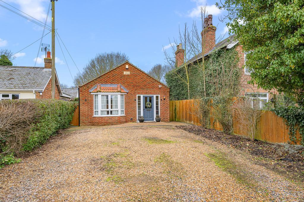 2-bed bungalow on High Road, Wisbech St Mary, Wisbech, Cambridgeshire, PE13 4RA, £200,000
