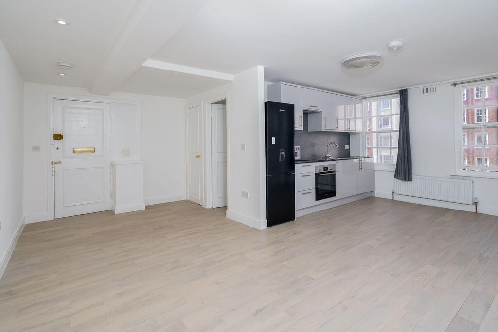 2-bed flat on Edgware Road, London, £495,000