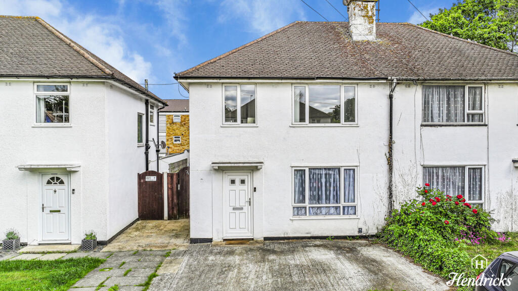 Main image of property: Tiptree Close, Leigh-on-sea, SS9 4