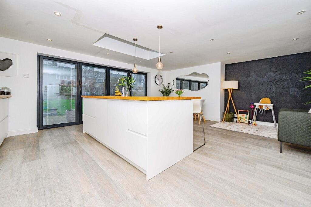 House in Dacorum, Hertfordshire - More