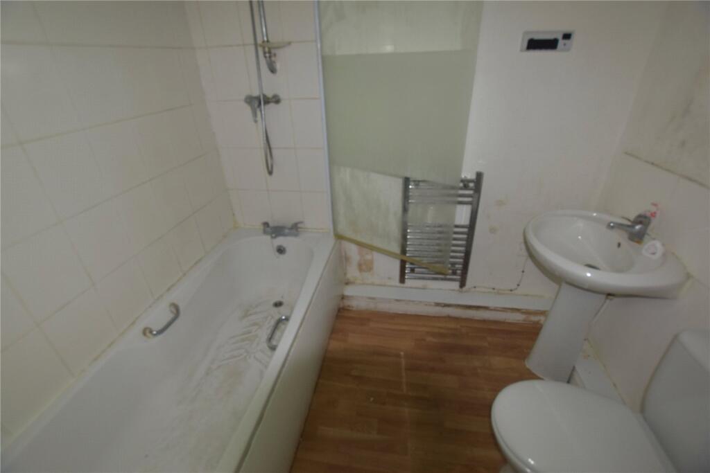 Apartment in Bradford - More