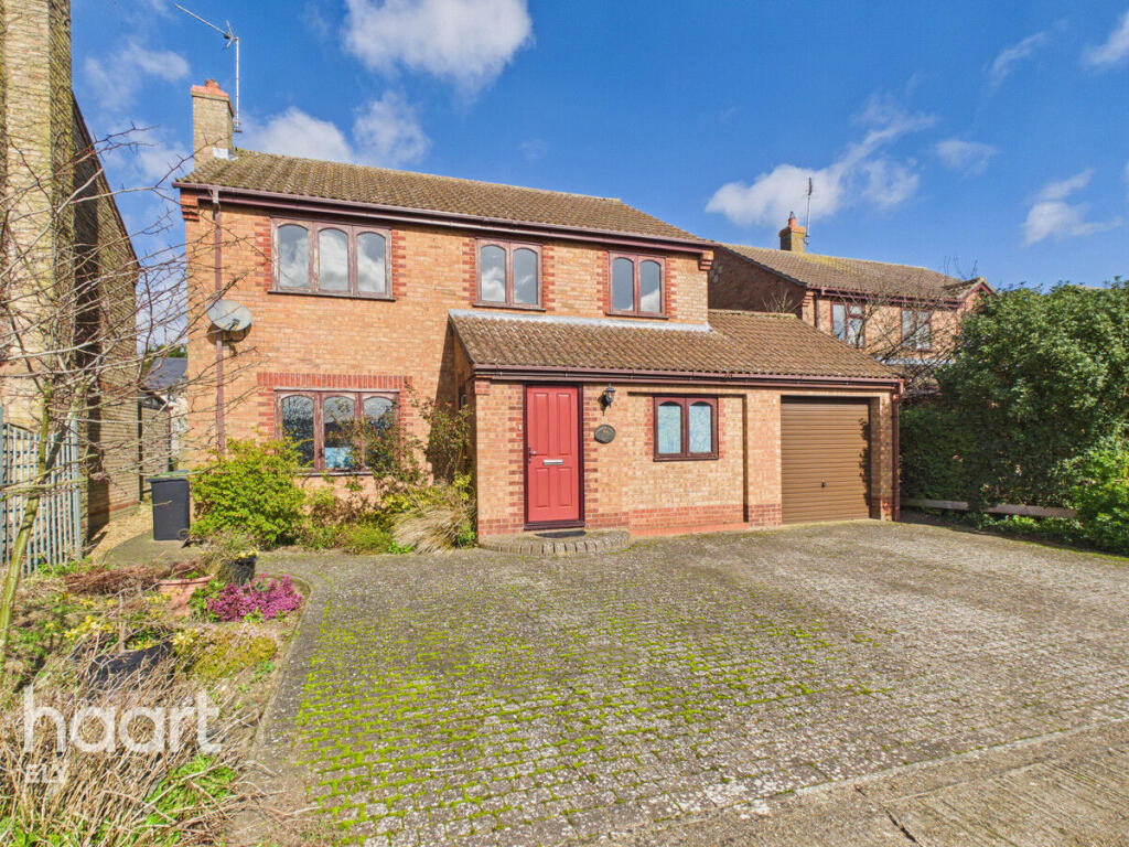 4-bed detached on Elizabeth Court, Sutton, £450,000