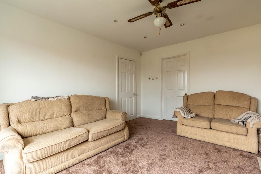 House in Bingley, Lee Lane - View 3