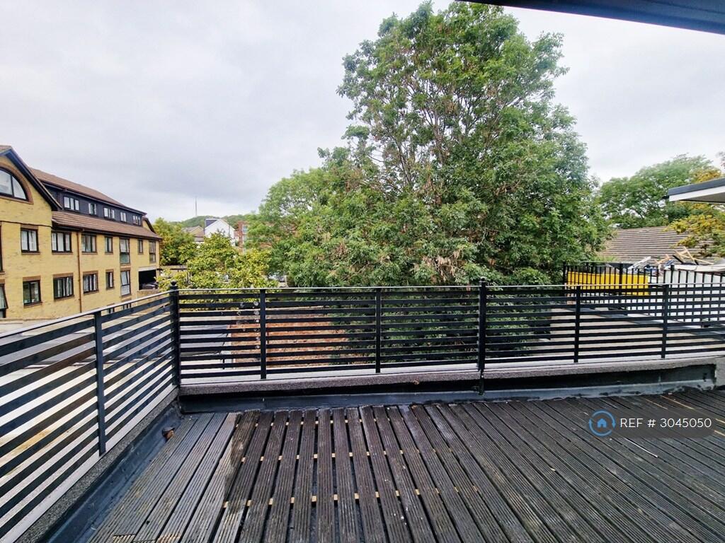 Apartment in Croydon - View 4