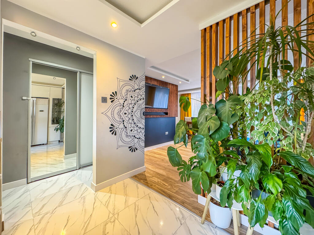 Aureole Walk, Newmarket, Suffolk - View 4