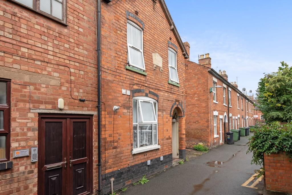 Main image of property: 11b Bromyard Terrace, Worcester, Worcestershire, WR2 5BZ