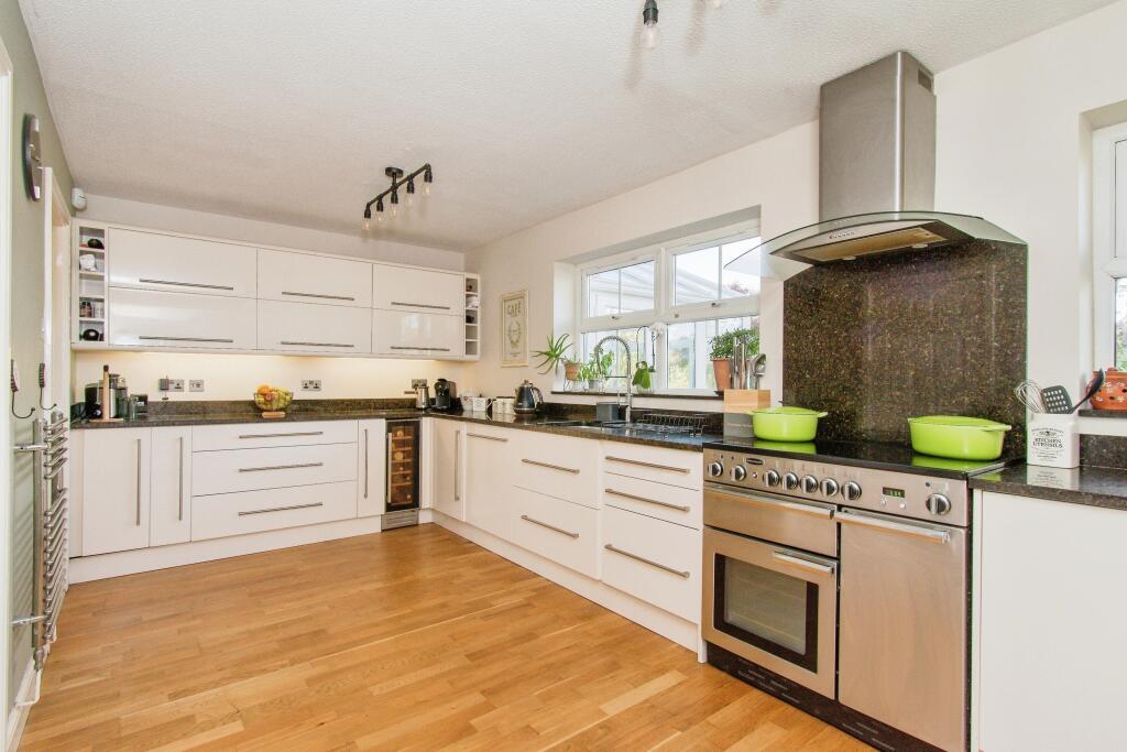 Manor Court, Fairburn, Knottingley, North Yorkshire, WF11 photo 3