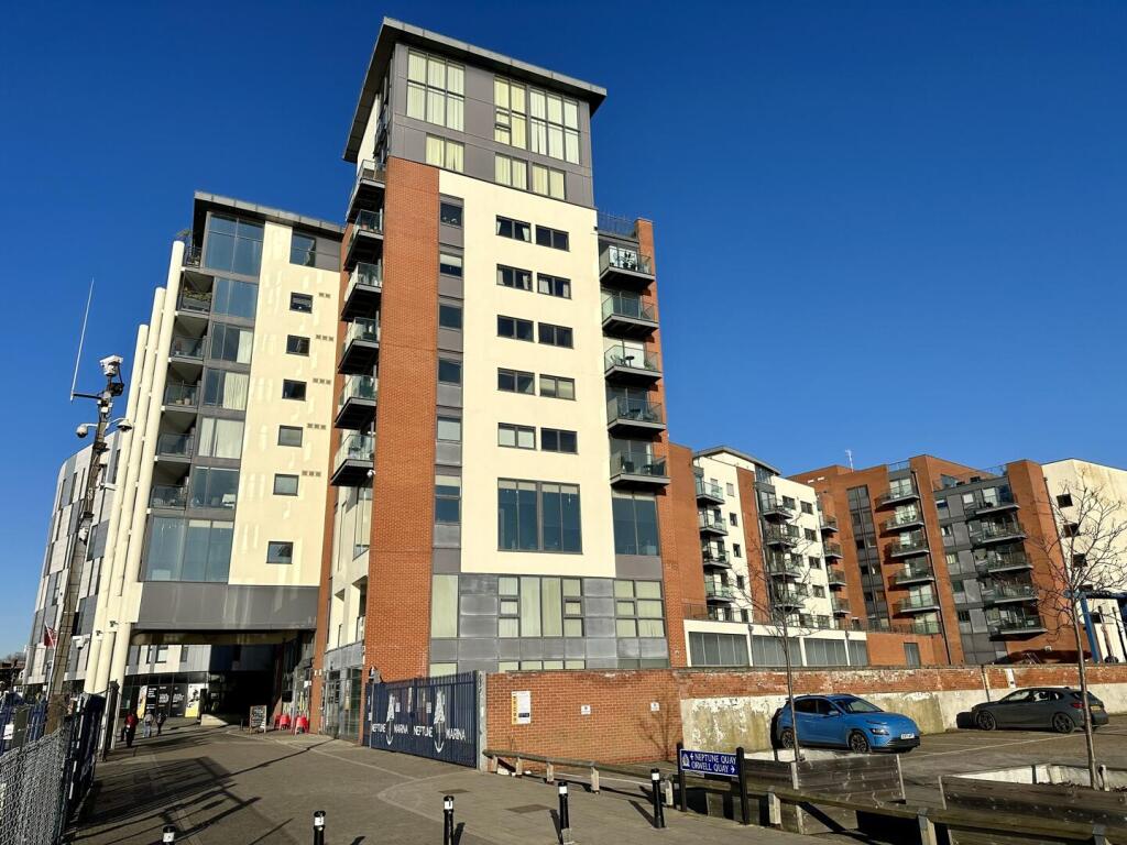 1-bed flat on Neptune Marina, Coprolite Street, Ipswich, £125,000