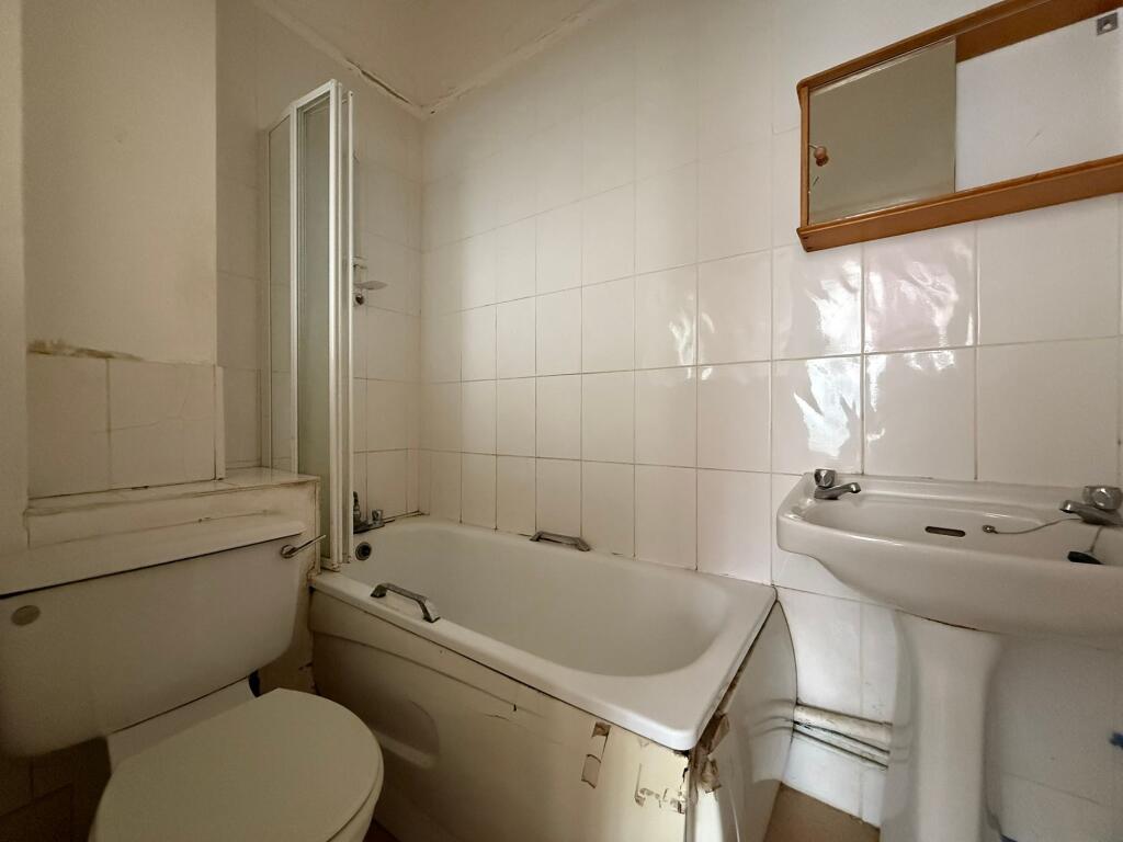 Apartment in Tunbridge Wells, Kent - View 4