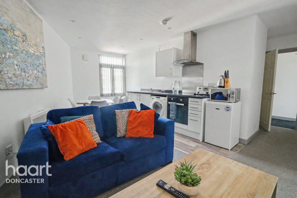 Apartment in Doncaster, City Centre, Hyde Park - View 2
