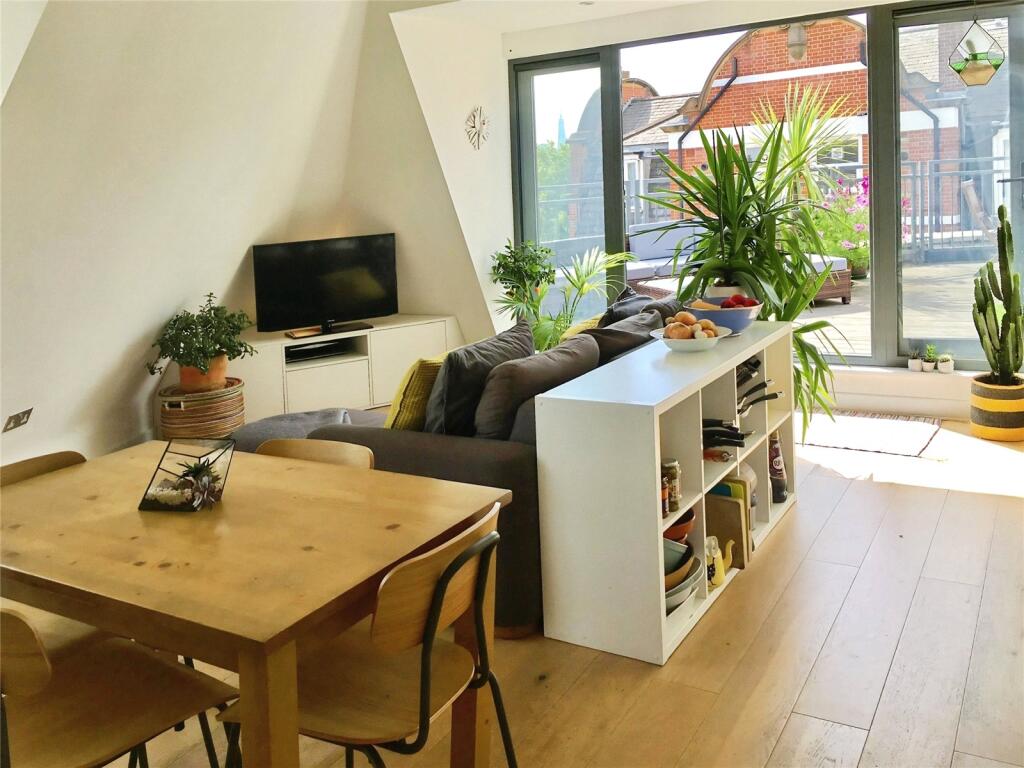Main image of property: Sceptre Road, London, E2